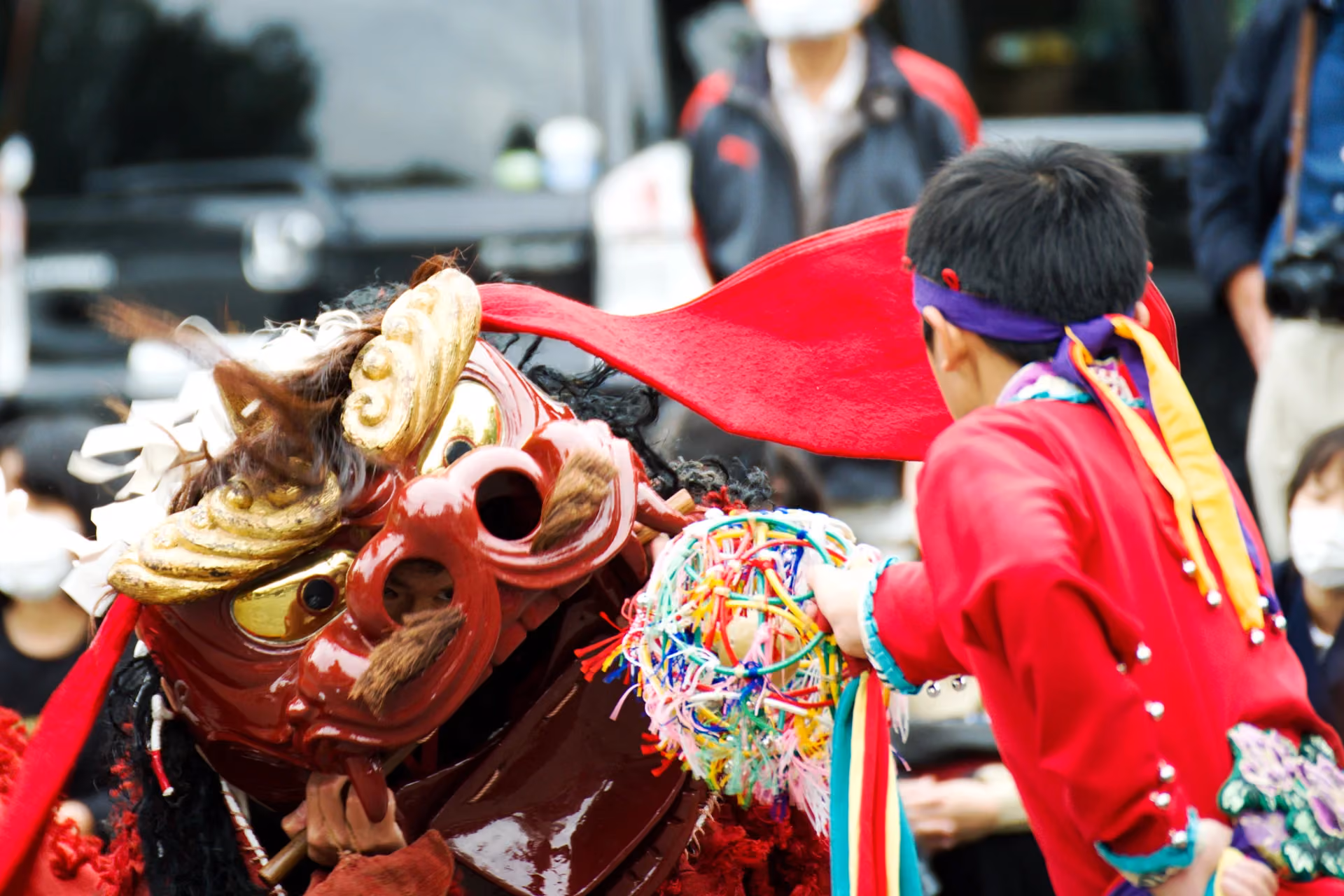 The lion and the ball-bearer