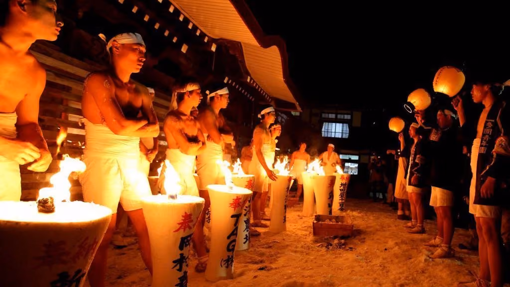 Urasa Bishamondou Naked Man Pushing Festival