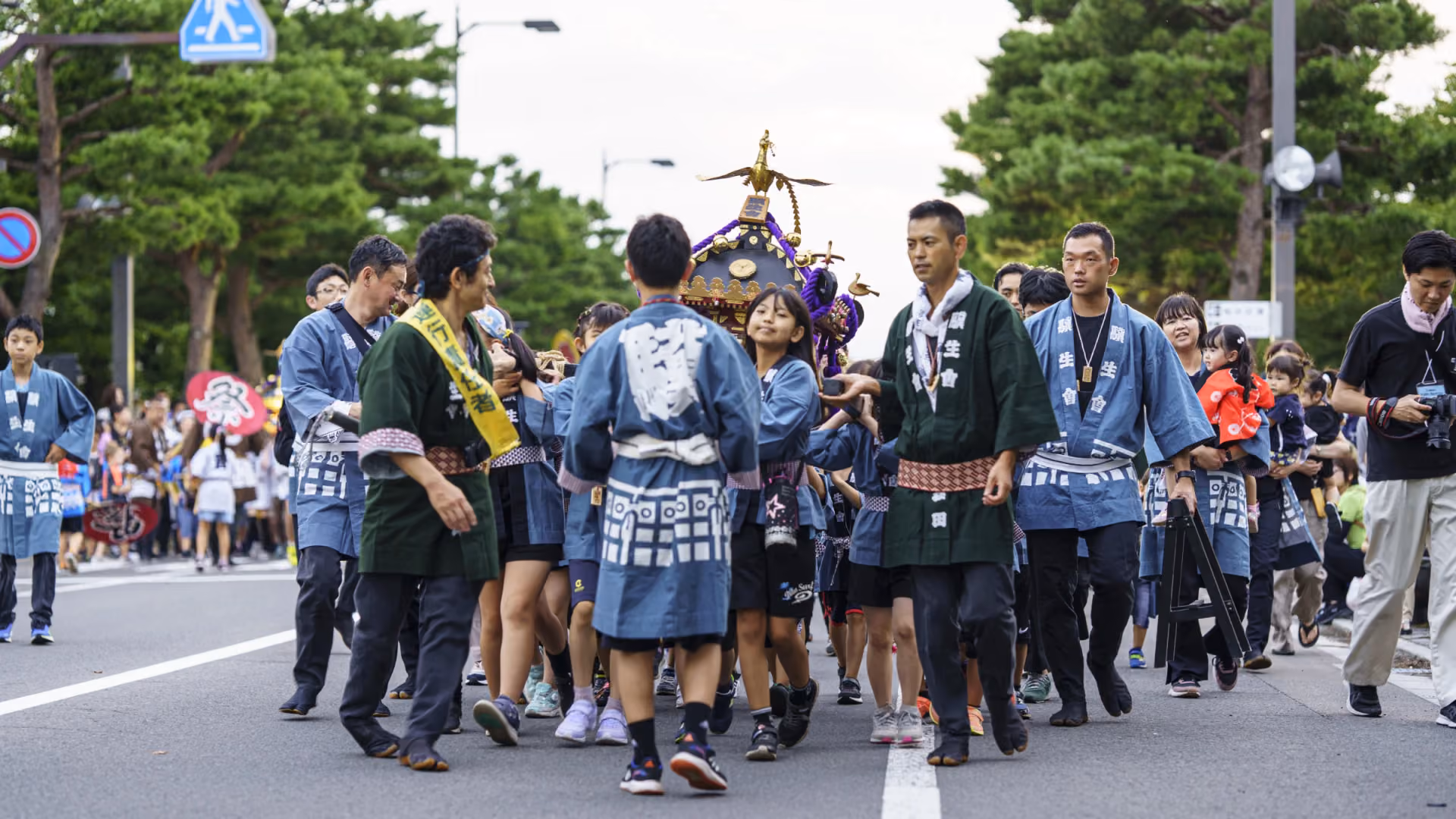 Children's mikoshi procession, Towada